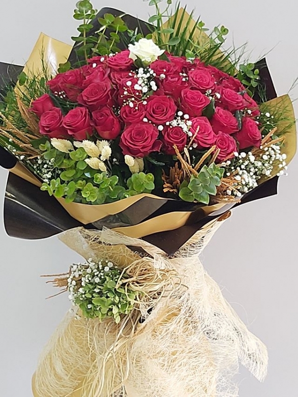 Check Now The Bouquet Of 100 Red Roses Declaration Of Love